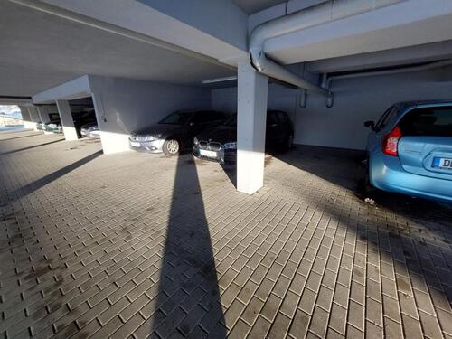 Foto - Tiefgaragenstellplatz zu vermieten