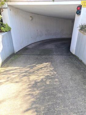 Foto - Duplex-Tiefgaragenstellplatz in zentraler Lage nahe Uni-Klinik