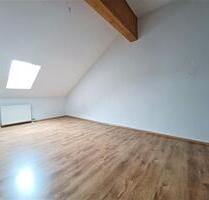 Helle Dachgeschoßwohnung - 670,00 EUR Kaltmiete, in Hutthurm (PLZ: 94116)