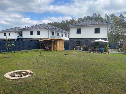 Foto - Moderne Doppelhaushälfte mit großem Garten