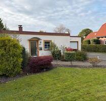 Gepflegte Doppelhaushälfte mit großem Garten, Kamin & Garage - Esens