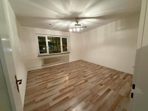 Foto - Ruhige Parterre Wohnung 4 Zimmer Küche Bad mitten in der Stadt