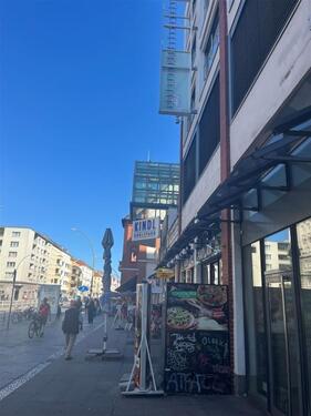 Foto - +++ Ladenfläche in bester Lage: Center und frequentierte Hermannstraße +++