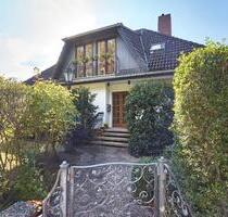 Einfamilienhaus mit Loftwohnung im DG + Keller und Garten - Hamburg Langenhorn