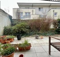 Große 2 Zi.- Gartengeschoss-Wohnung mit großer Terrasse und Privatgarten, citynah und ruhig gelegen - Mainz Gonsenheim
