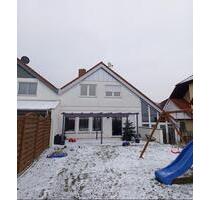 Modernisierte DHH mit großem Garten in Hillesheim