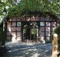 Historisches Fachwerkhaus mit Reetdach auf 1661 m^2 Grundstück - Ganderkesee