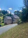 Foto - Einfamilienhaus mit großem Grundstück und Bachlauf