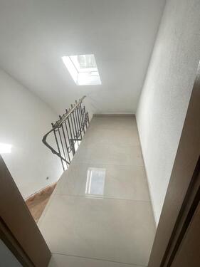 Foto - Helle 2-Zimmer DG-Wohnung mit Fußbodenheizung & EBK , ruhige Lage
