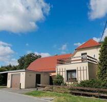 Haus mit Nebengebäude und großem Garten - Haselbachtal