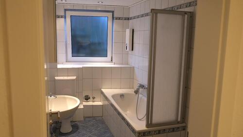 Foto - 2 Zimmer, 50qm, frisch renoviert direkt an den u. Barmer Anlagen.
