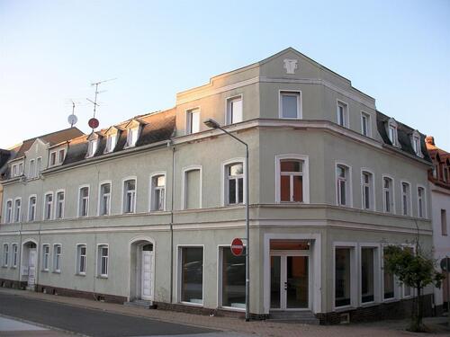 Foto - Haus mit Geschäft und mehreren Wohneinheiten