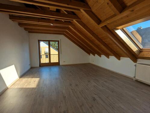 Foto - Gemütlichehelle 2-Zimmer DG-Wohnung mit Stellplatz zu vermieten