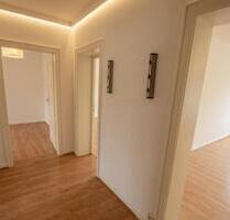 Exklusive 3-Zimmer-DG-Wohnung mit Einbauküche in Wiesbaden