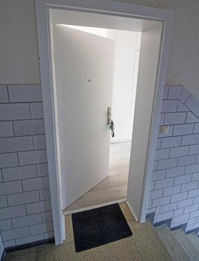 Foto - Renovierte 2 Zimmer Wohnung + KDB 62 qm + Kellerraum