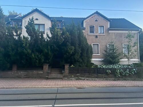 Foto - großes Einfamilienhaus mit mehreren Stellplätzen in Zentrumsnähe