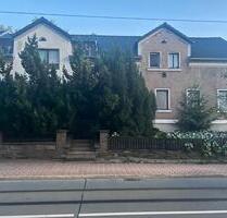 großes Einfamilienhaus mit mehreren Stellplätzen in Zentrumsnähe - Plauen Alt Chrieschwitz