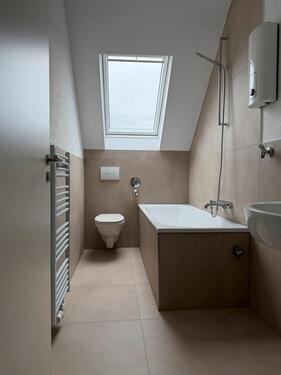 Foto - Kernsanierte 2,5 Zimmer Wohnung in Meiderich zu vermieten