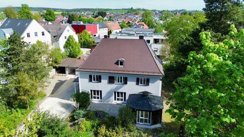 Foto - Großzügige 5-Zimmer-Altbauwohnung mit Küche und großer Terrasse