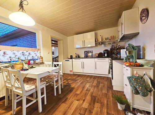 Foto - Attraktive 3,5-Zimmer-Dachgeschosswohnung mit Garten & Carport