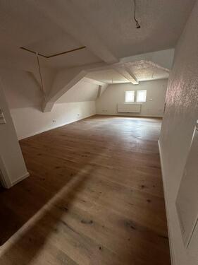 Foto - Kernsarnierte 3-Zimmer-Dachgeschosswohnung – ca. 70 m²