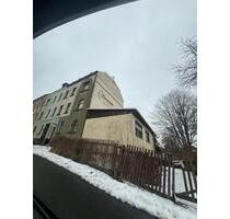 Haus zu verkaufen mit drei Etagen und 4 Garagen - Markneukirchen