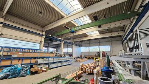 Foto - Industriehalle mit Lastenkran und attraktiven Büroeinheiten in Aalen-WEST zu vermieten