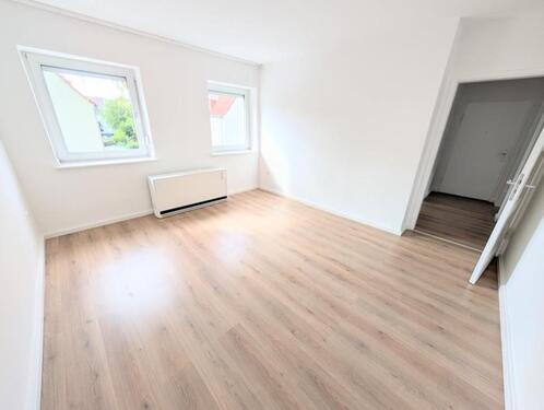 Foto - **Frisch renoviert: +neuer Laminat +weiße Wände +neues Tageslichtbad +eigener Garten**