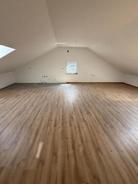 Foto - Frisch renovierte Dachwohnung, komplett neu ausgebaut.