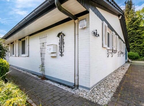 Foto - Traumhafter Bungalow mit großzügig angelegtem Garten