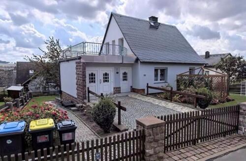 Foto - Ruhige Ortsrandlage in Oederan – 4,5-Zimmer-Einfamilienhaus