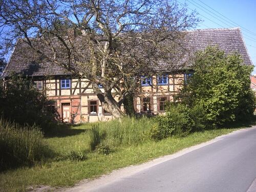 Foto - Ehemalige Hofstelle, Bauernhaus, großes Wohnhaus & Nebengebäude