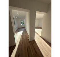 Frisch renovierte 2,5 Zimmer Wohnung mit großer TerrasseGarten - Duisburg Rheinhausen