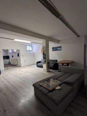 Foto - Große Wohnung ca. 100qm-Mietrabatt gegen Sanierung