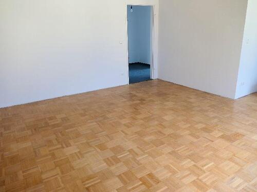 Foto - 2024 renovierte 2 Zimmer Wohnung in ruhiger Lage mit Dusch-Badewanne und zwei Kfz.-Stellplätzen!