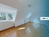Foto - **Helle 2-Zimmer-Dachgeschosswohnung mit EBK**