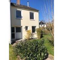 Reihenendhaus mit sonnigem Garten • 2 Garagen • Mönkeberg