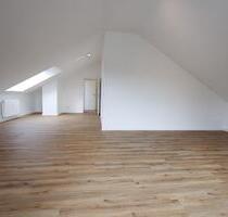 2,5 Zimmer, KLIMA, EBK, Stellplatz, Vermietung nach Sanierung - Moers Schwafheim