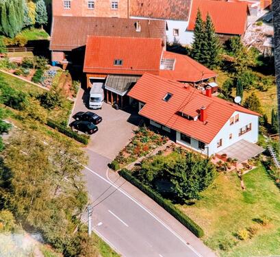 Foto - Wohnhaus mit großem Garten und flexibler Gewerbefläche