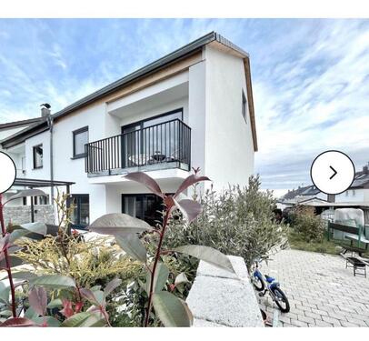 Foto - Doppelhaushälfte zu vermieten - 2.300,00&nbsp;EUR Kaltmiete, ca.&nbsp; 120,00&nbsp;m&sup2;