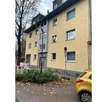 Modernisierte 3,5-Zimmer-Wohnung mit Balkon und GarageStellplatz - Duisburg Laar