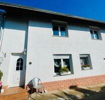 Sofort einziehen und wohlfühlen! Charmantes Reihenendhaus - Eisenberg (Pfalz)