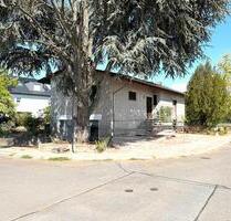 GINSHEIM - EINFAMILIENHAUS MIT DOPPELGARAGE UND TOLLEM GARTEN - Bischofsheim