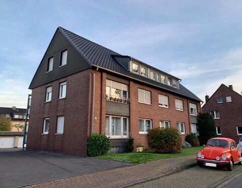 Foto - Sanierte 4,5-Zimmer-Wohnung im EG mit Balkon in ruhiger Wohnlage.