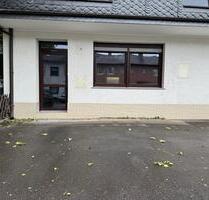 Moderne Praxisfläche mit vielseitigen Nutzungsmöglichkeiten inkl. 2 Stellplätze + Außenbereich - Leverkusen Bürrig