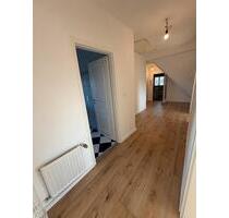 Zentrale 2-Zi.-DG-Wohnung in Lüttringhausen, renoviert & hell - Remscheid