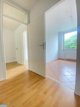 Foto - ***ERSTBEZUG NACH SANIERUNG – FAMILIEN AUFGEPASST*** Sehr helle 3-Zimmer-Wohnung + Balkon + Büro ***