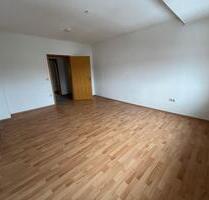 Großzügige 6-Zimmer-Dachgeschosswohnung mit zwei Bädern (Badewanne & Dusche) - 124,20 m² - Hof