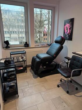 Foto - Arbeitsplatz Stuhl im Beauty & Tattoo Studio zu vermieten –