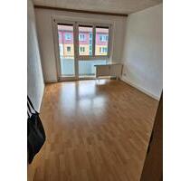 schöne 3 Raumwohnung mit Balkon und Einbauküche - Hohenmölsen
